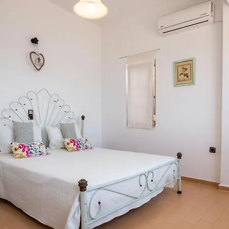 Hatzidakis Retreat Holiday home *